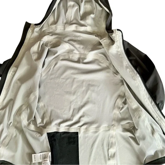 Mountain Hardwear Dry. Q Active jacket size small women - Picture 8 of 12